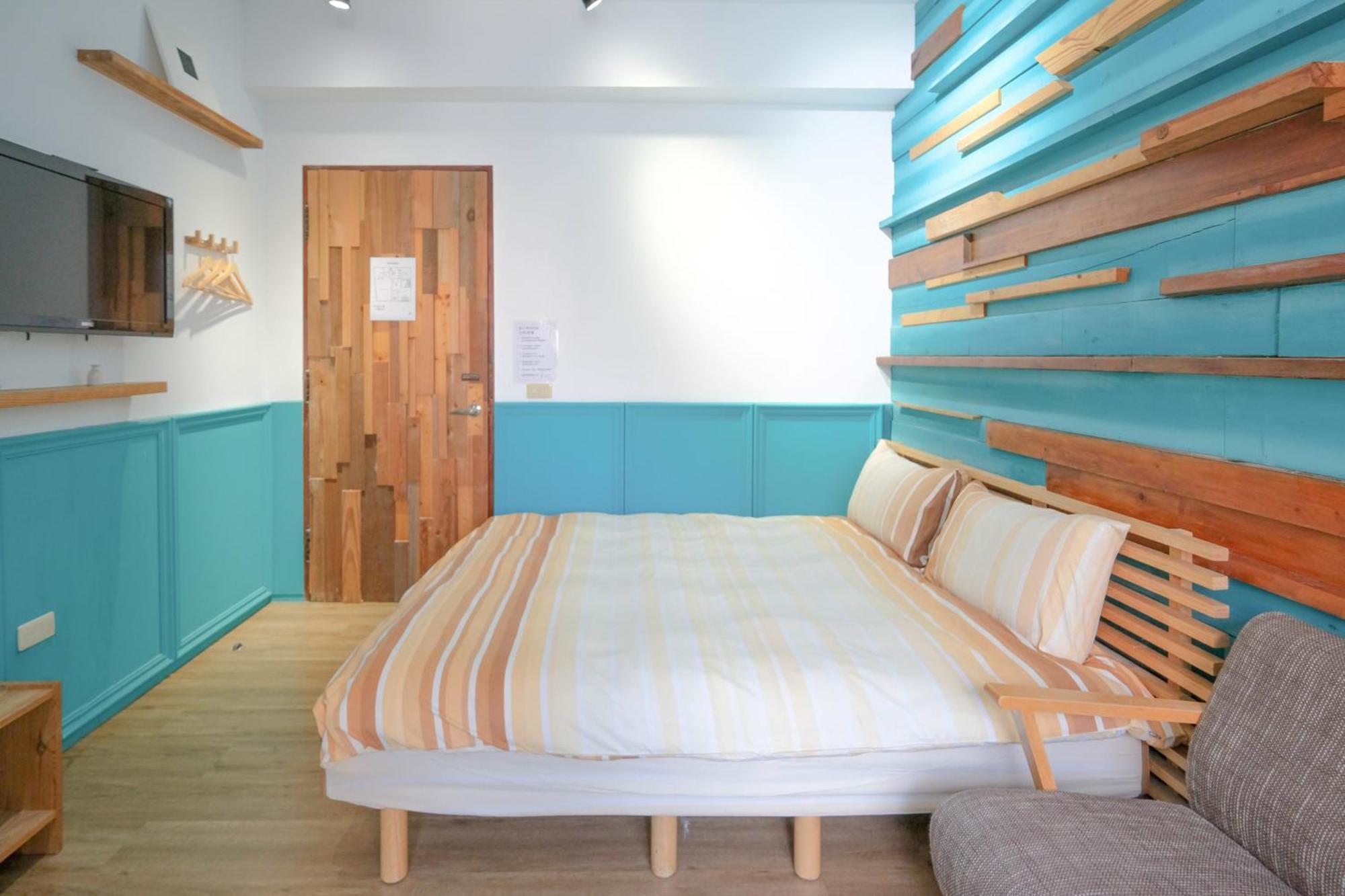 Re+Wood Guesthouse Тайнань Экстерьер фото